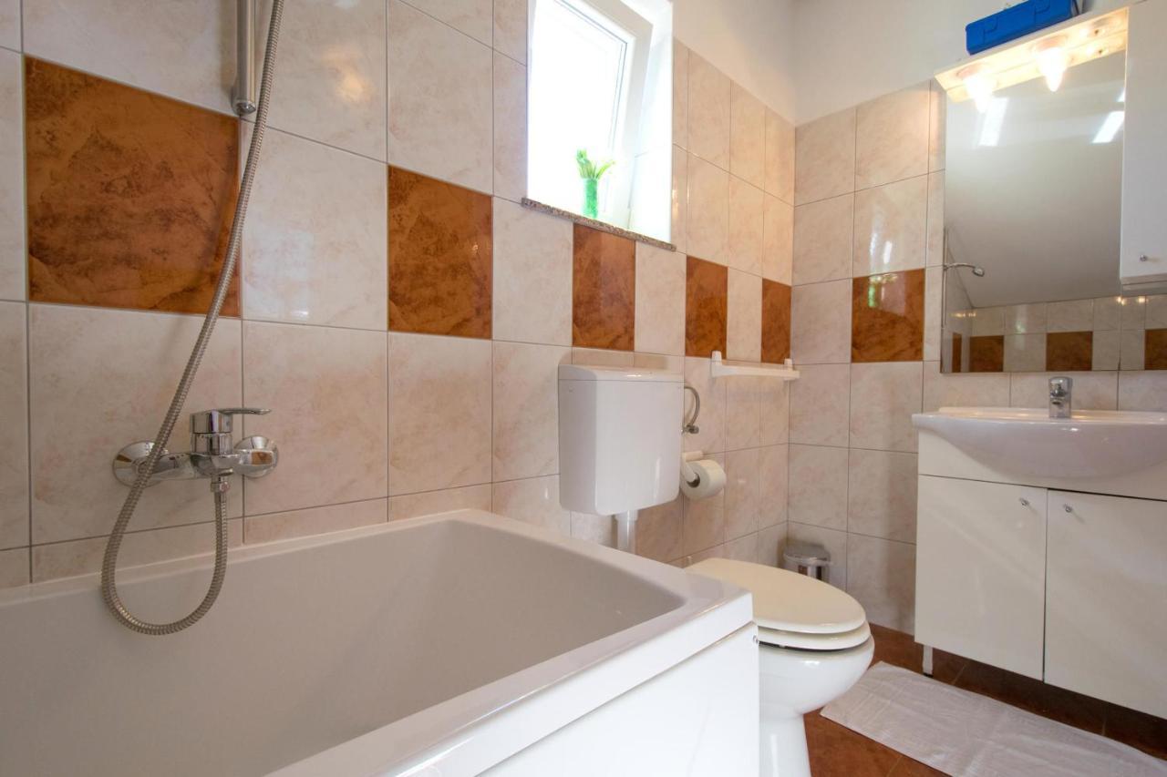 Apartments Mladenka Малинська Екстер'єр фото