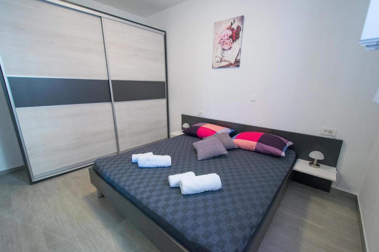 Apartments Mladenka Малинська Екстер'єр фото
