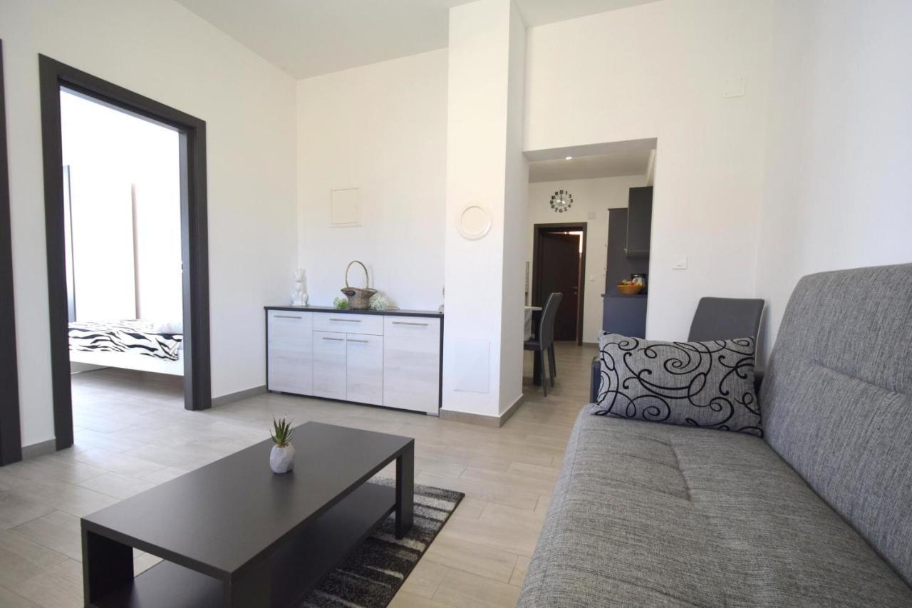 Apartments Mladenka Малинська Екстер'єр фото