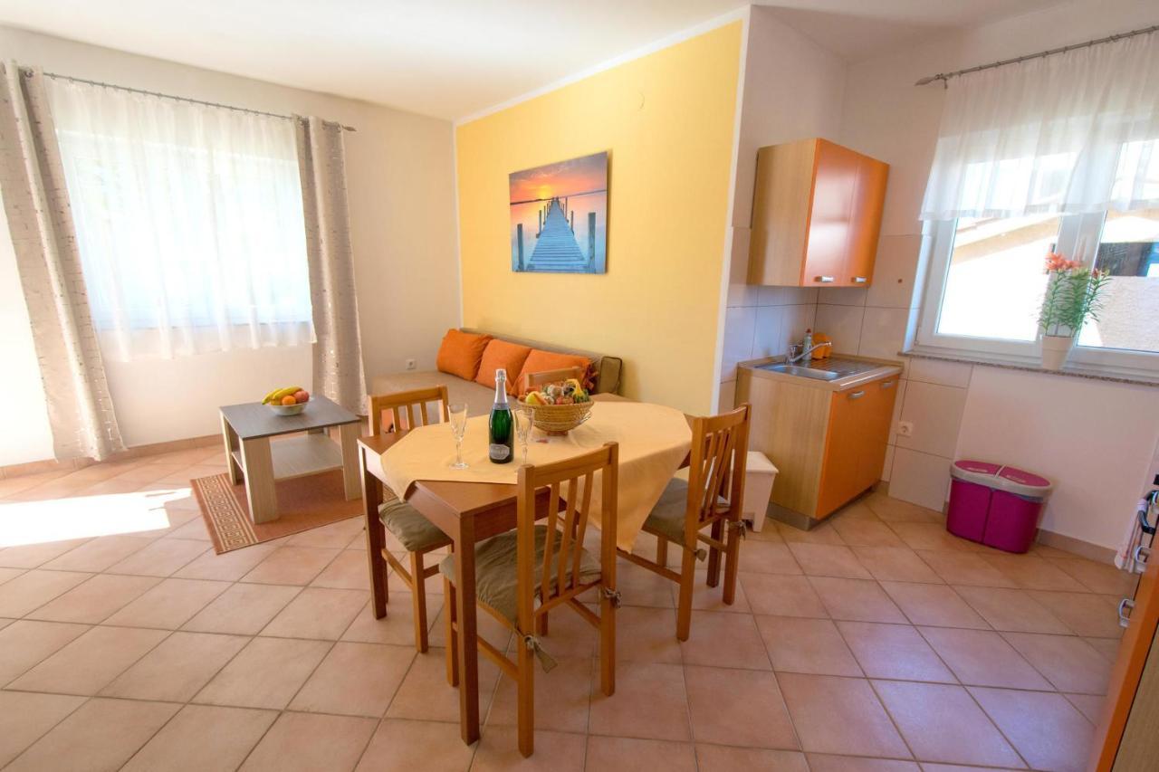 Apartments Mladenka Малинська Екстер'єр фото