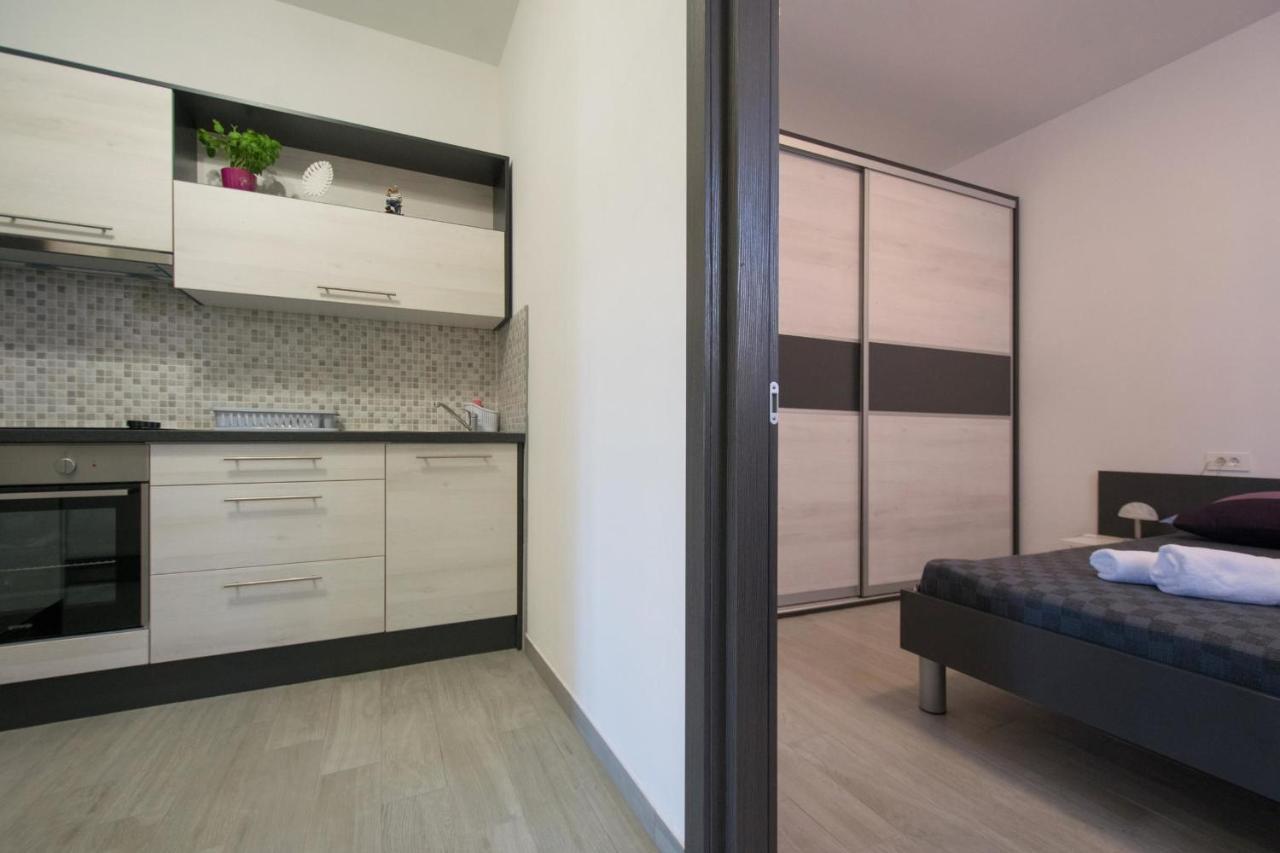 Apartments Mladenka Малинська Екстер'єр фото