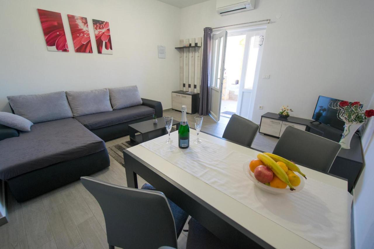 Apartments Mladenka Малинська Екстер'єр фото