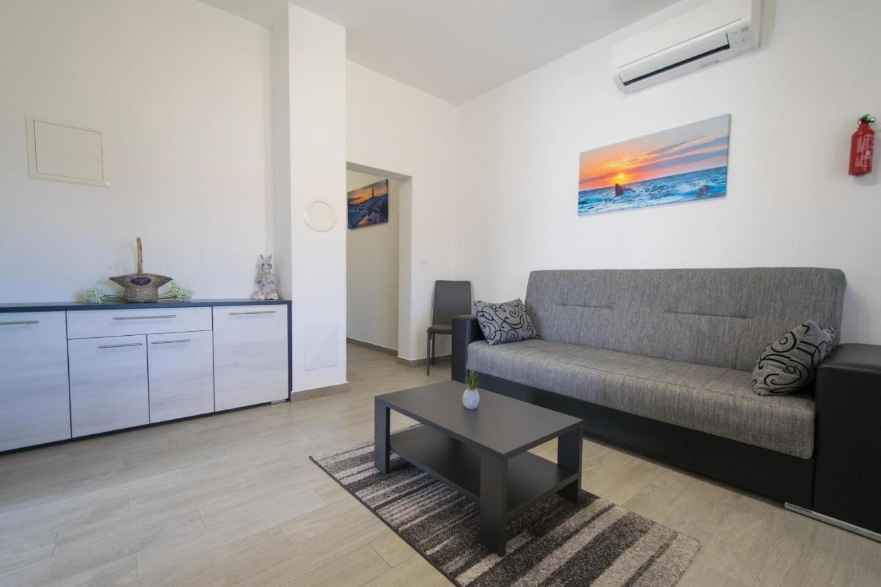 Apartments Mladenka Малинська Екстер'єр фото