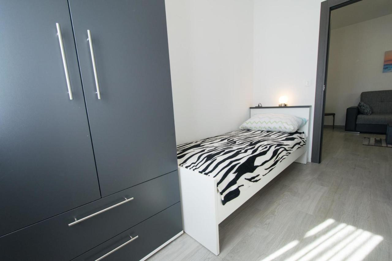 Apartments Mladenka Малинська Екстер'єр фото