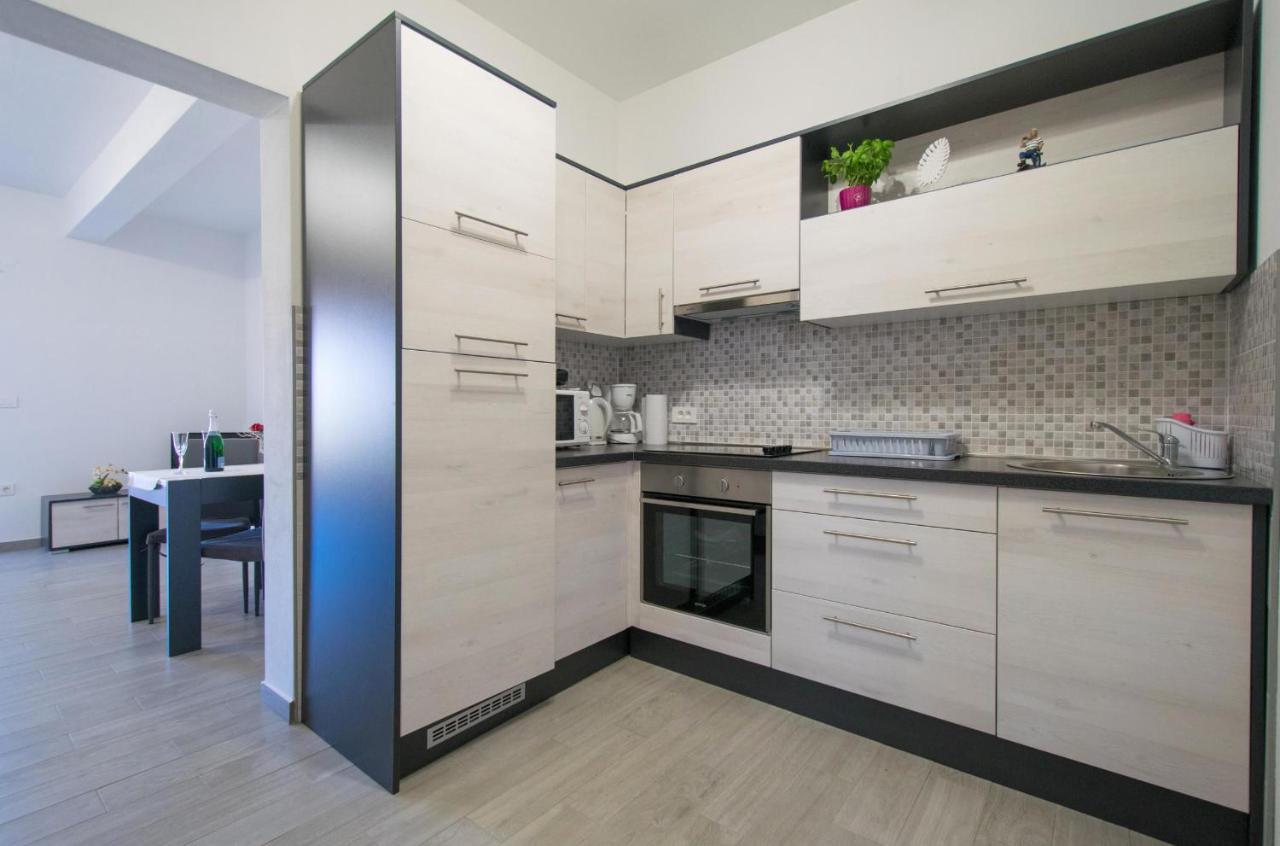 Apartments Mladenka Малинська Екстер'єр фото