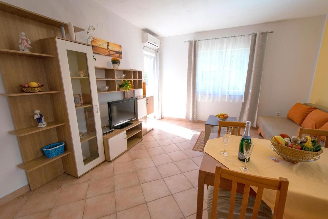 Apartments Mladenka Малинська Екстер'єр фото