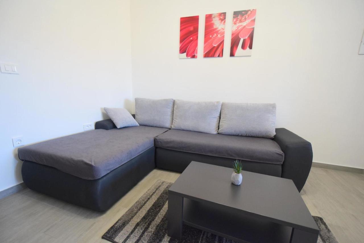 Apartments Mladenka Малинська Екстер'єр фото