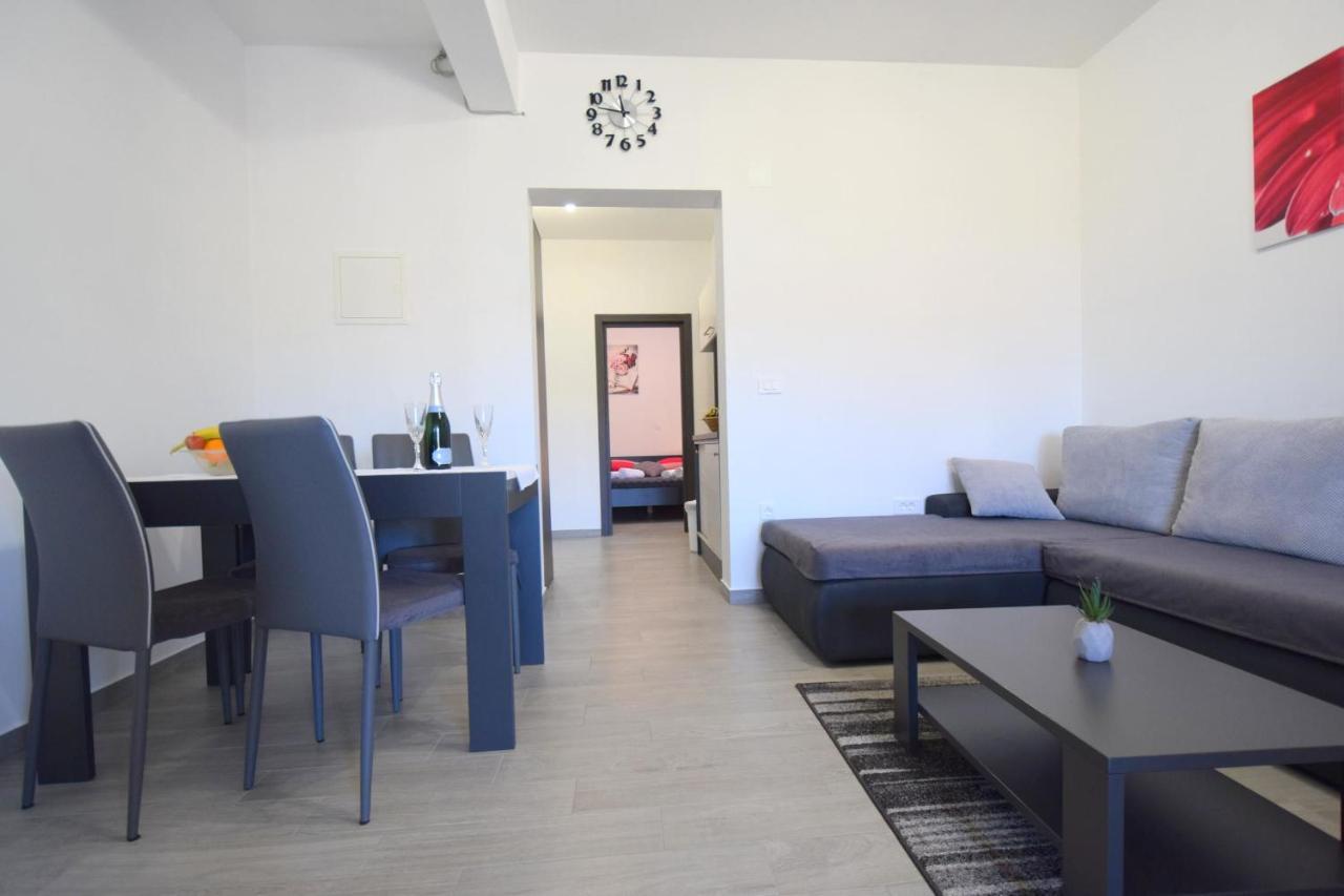 Apartments Mladenka Малинська Екстер'єр фото