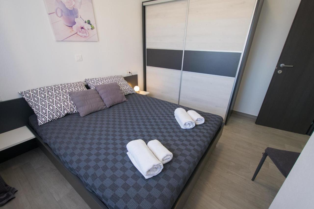Apartments Mladenka Малинська Екстер'єр фото