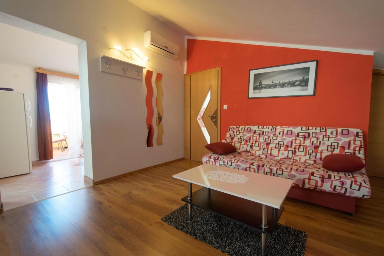 Apartments Mladenka Малинська Екстер'єр фото